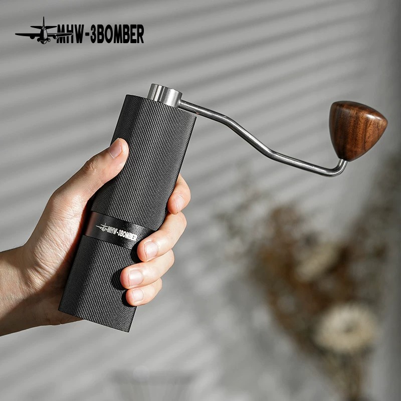 مطحنة إسبريسو يدوية MHW-3BOMBE - مراجعة Quality Coffee Equipment وسعره