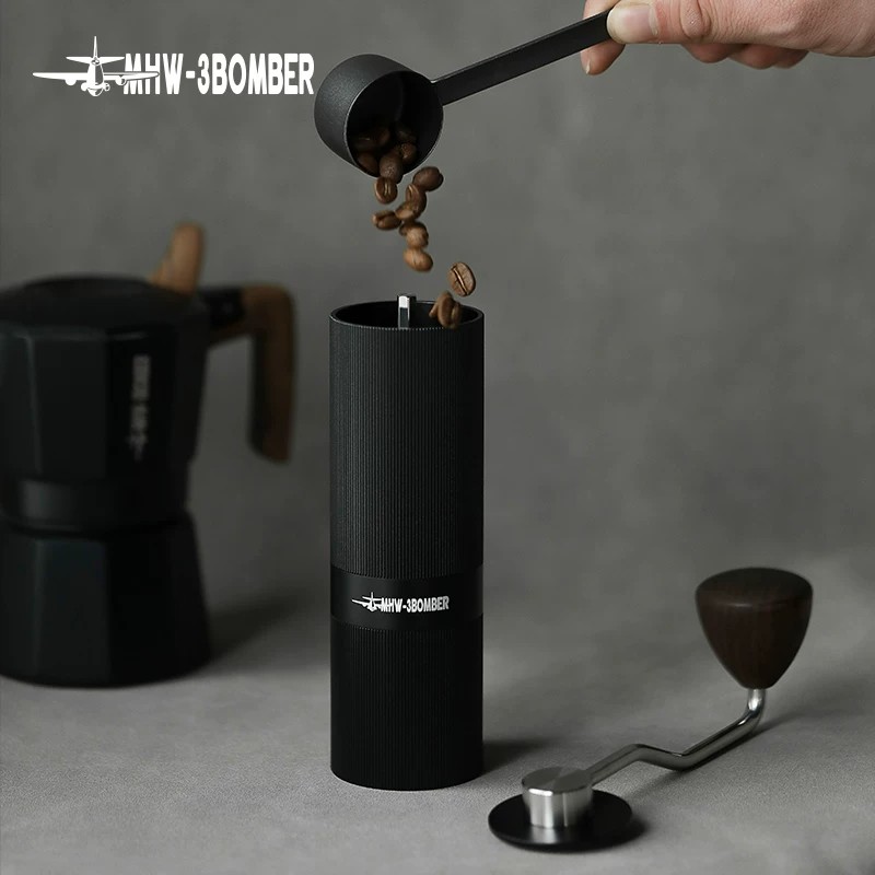 مطحنة إسبريسو يدوية MHW-3BOMBE - مراجعة Quality Coffee Equipment وسعره