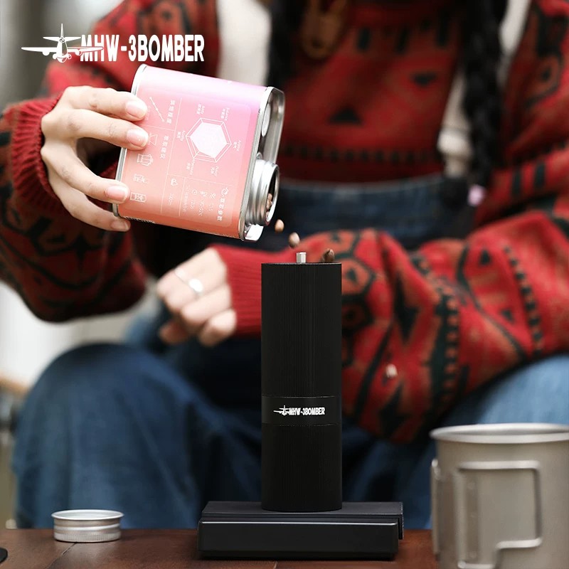 مطحنة إسبريسو يدوية MHW-3BOMBE - مراجعة Quality Coffee Equipment وسعره